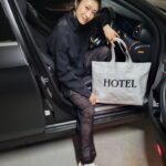 Yu Yamada Instagram - モノクロコーデで決めてみた🤍🖤🤍🖤 #setup @kith #sneakers @louisvuitton × @nike #earrings @chromeheartsofficial #ring @maisonmargiela #bag @the_weekend_hotel