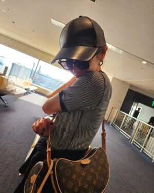 Yu Yamada Instagram - Thank you @louisvuitton

ミニバックが可愛すぎる♡♡♡
斜めがけも出来ていい感じ！

#LOUISVUITTON 
#LVFashion
#PR