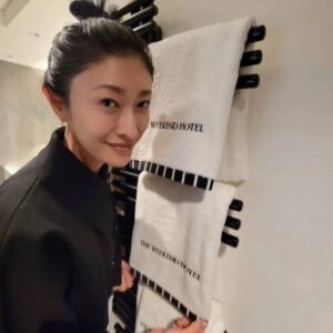 Yu Yamada Instagram - 今年も年末年始に向けてタオルの入れ換えー!!

もうこのタオルじゃないと無理ってくらい
ずーっと使い続けてる😘

#4年連続で投稿してたw
#フワフワで最高♡

@the_weekend_hotel