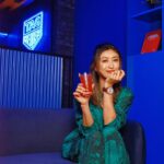 Yu Yamada Instagram - 六本木ヒルズにて19日(日)まで開催の TAG HEUER CARRERA CAFEへ行ってきました！ ブルーの会場は視覚で、 カクテルなどのスペシャルメニューは味覚で、 コレクションの世界観を体験できます♡ ポルシェ911の60周年を祝ってデザインされた コラボモデルを着用させていただきました✨ 秒針が60秒に向けて帳尻が合うように減速する 世界初のクラノグラフ秒針は実際に見てほしい！ 新感覚の時計でした⌚️ @tagheuer #PR #CarreraCafe #TAGHeuerCarrera #TAGHeuer #タグホイヤー