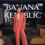 Yu Yamada Instagram - BANANAREPUBLIC Spring'24 「⼈⽣は旅」というブランドコンセプトを体現するように 旅先に持っていきたいアイテムが沢山ありました！！ 着ている麻のピンクのスーツも着心地良くて♡♡♡ そして形の綺麗なワイドパンツも気になりました♡ @bananarepublic_jp #バナナリパブリック #PR