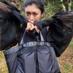Yu Yamada Instagram - この日のバッグは @the_weekend_hotel から最近発売されたSpaBag✨ 内側にも外側にもポケットがあるから どこに何を入れたか分かるので助かってますw デザインがとにかく可愛すぎるワンピース❤️ @cfcl_official ダウンはショート丈を合わせました！ 暖かくて最高です👍 @nave_jp 真っ赤な靴下は @uniqlo_jp 本当に好きすぎて履きすぎてる(爆) @maisonmargiela ハートのモチーフがたまらないネックレス♡♡ @roberto_cavalli
