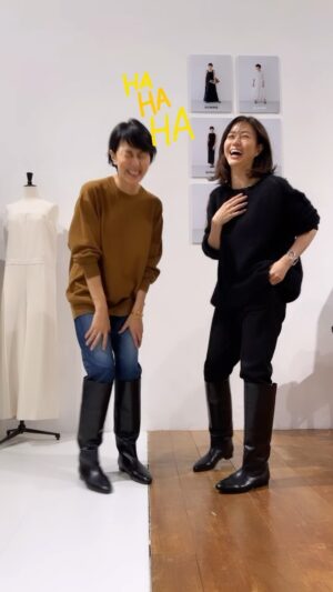 Yuka Itaya Instagram - むっちゃ楽しそうや。
遥、来た。ブーツ似合うやん。いつもありがとう😊
展示会、本日最終日‼️
楽しく朗らかに！