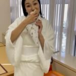 Yuka Itaya Instagram – 同じスタジオに居た人。
野球部の監督の奥さん？
差し入れでクレープがあったのよ！って
わざわざ持ってきてくれた。
それを、パクつく平安の人。
ごっつあんです。
元気もろたー