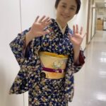 Yuka Itaya Instagram - スタジオで会いました。 地団駄踏んで、会いたかったんだよー！！由夏ちゃんに！ って言ってます。 たぶん。 はるちゃんってお母さんらしいよ。かわいいお母さんだった。 今度会う時は楽屋で美味しいもん、食べようぜ。