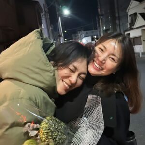 Yuka Itaya Instagram - 些細なことにつまづいたり、もやもやするのは
お年頃か、春だからか。
全てホルモンバランスのせいにするなら、楽でありんす。
なんとなくやられがちな頭で写真みてたら
楽しげなあたしたち。
充分じゃん。幸せじゃん。
いまを生きてこーぜ。