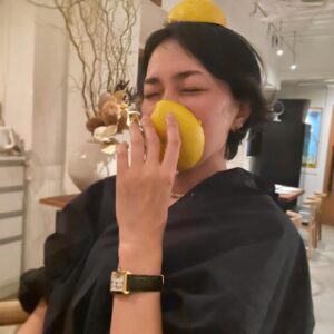 Yuka Itaya Instagram - 些細なことにつまづいたり、もやもやするのは
お年頃か、春だからか。
全てホルモンバランスのせいにするなら、楽でありんす。
なんとなくやられがちな頭で写真みてたら
楽しげなあたしたち。
充分じゃん。幸せじゃん。
いまを生きてこーぜ。