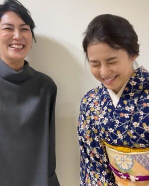 Yuka Itaya Instagram - スタジオで会いました。
地団駄踏んで、会いたかったんだよー！！由夏ちゃんに！
って言ってます。
たぶん。
はるちゃんってお母さんらしいよ。かわいいお母さんだった。
今度会う時は楽屋で美味しいもん、食べようぜ。
