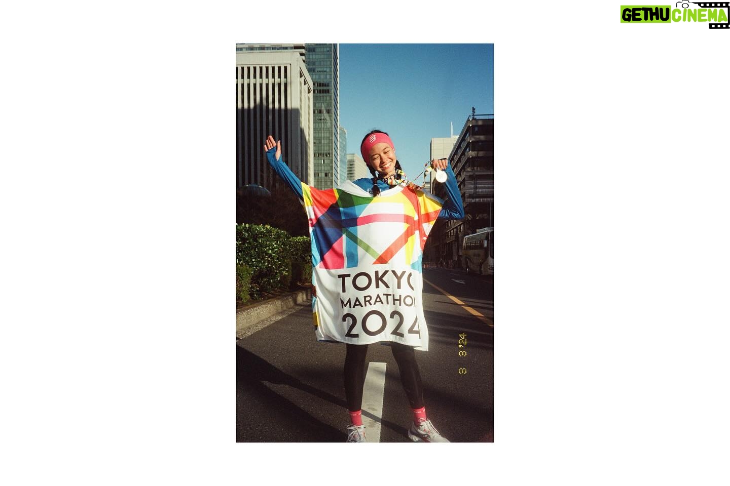 Yuki Kato Instagram - Ini sih pengalaman yang amat sangat berkesan untuk aku di awal tahun ini, Tokyo Marathon 2024. Perasaan yang campur aduk. Banyak ups and downs-nya ya kayak hidup deh wkwk but one thing for sure, aku bangga dan amazed sama mesin ciptaan tuhan alias badan ini. Seluruh anggota badan saling bantu untuk aku mencapai garis finish. Hebat ya badan, padahal paling sering dikomentariin bentuk dan rupanya, warna, goresannya namun ternyata yang paling support untuk bawa kita kemanapun yg kita mau. Pikiran dan hati juga, hebat bgt kerja sama-nya. Maafin aku ya badanku, pikiranku dan hatiku kalau aku masih sering menyepelekan, insecure dan negative thinking… aku akan selalu coba untuk belajar memahami dan mencintai kalian… terima kasihh kerjasamanya, siap untuk latihan lagikan? Heeehee 🩷🩷🩷 #diaryukikato