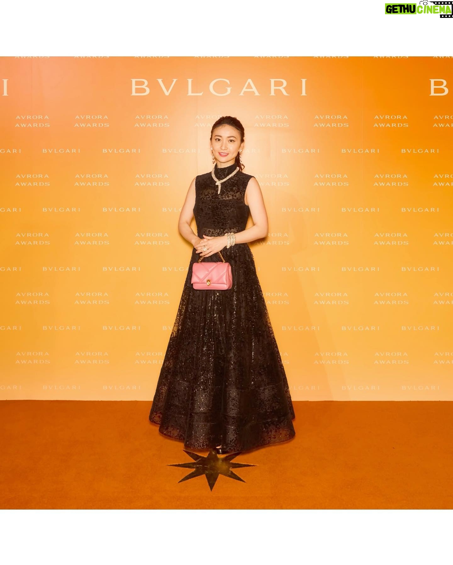 Yuko Oshima Instagram - BVLGARI AVRORA AWARDS 2021 “知性と創造性に輝く10名の女性” の一人として キャスティングディレクター奈良橋陽子さんの推薦により出席させていただきました 並びに様々な分野で才能を発揮している方々の受賞スピーチを聞いて まだまだ未熟な自分への励みになると共に 受賞した喜びが一層増し光栄に感じております✨ また来年も、なにをする!とは断言できませんが一つずつ向き合いながら チャレンジする気持ちを持って この豪華なジュエリーに負けないほど 自らを磨いていきたいと思います! そしてそれが、みなさんへのエネルギーチャージになれると嬉しいです 素晴らしい賞をありがとうございました☺️ @bulgari #Bvlgari #AvroraAwards #InspiringWomen