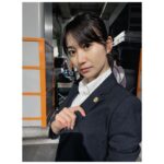 Yuko Oshima Instagram - NHKドラマ 「正義の天秤」 本日第4話です ぜんぶで5話だなんて短すぎるなぁ 初めて遷延性意識障害、そして弁護士でもある役をやらせていただき、 原作とは少し違う状況だったので とても考えながら雨宮久美子を投影しましたが ドラマならではのスピード感とテンポ、 なによりも食い入るような内容の運びで 楽しい撮影でした😊✨ 役で弁護士バッジをつけるのは初めてなので、嬉しくて写真撮りましたー💟 本日21:00からです、見てね👼🏻 #イケメンじゃない？ #正義の天秤 #♎️