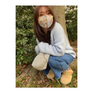 Oshima Yuko Instagram - 2021年4月に入りました💫
今日から新年度🌸
カレンダー使ってね〜🍒
まだ手元にない人は、今月末まで販売してるので、ぜひ

改めて、これからもよろしくお願いします👼🏻👼🏻👼🏻

#ちなみに
#二期生
#15周年
#おめでとう
#靴が可愛いから見せたい
👡🌼 @fabrizioviti