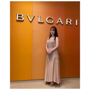 Oshima Yuko Instagram - Happy women’s day
With
BVLGARI beautiful jewelry💐

Dress: @numeroventuno 
#N°21
#internationalwomensday