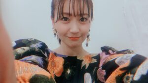 Oshima Yuko Instagram - 私服で
なにかのインタビュー💄
きゃわだわ、この服

仕事してますあぴーるね