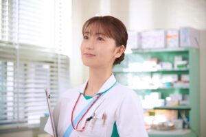 Oshima Yuko Instagram - 大ベストセラー小説「神様のカルテ」を、テレビ東京にてドラマ化！原作「神様のカルテ」「神様のカルテ2」「神様のカルテ3」「新章 神様のカルテ」計4冊の長編を
2 時間×4話の計8時間という大型スペシャルドラマとして放送いたします！
私は看護師主任として出演いたします

初回は 
2021年2月15日(月)夜8時から
です✨
絶賛撮影中〜😙❤️

#神様のカルテ