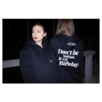 Yuko Oshima Instagram - 生誕祭フーディー❤️ 私はMサイズを着用、ともだちはXLサイズです フードの文字はこんな感じで暗闇の中で フラッシュを浴びると光るリフレクタープリントになってます👻✨ オフィシャルサイトにて受付ちゅうです🧚🏼‍♀️ 生誕祭オンラインイベントをやるので そこで一緒に着てくれたら嬉しいな😁🎂 Photo by @packychong