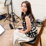 Yuko Oshima Instagram - 「おしゃべりアラモード　〜森山良子と清水ミチコとプラスワン〜8月ゲスト」 WOWOWオリジナル　ご婦人救済バラエティ番組に出演いたします✨ 森山さん @ryoko5699 と清水さんと心地よく楽しい時間を過ごしました☺️ 放送局 : WOWOWプライム 放送日 : 2020年8月　毎週火曜日21:30〜 Stylist : @menkooo Tops&skirt : @msgm_tokyo Accessories : @bijou_de_m