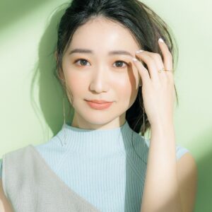 Oshima Yuko Instagram - VoCE6月号
🧡オレンジメイク🧡
表紙は @haruna_kawaguchi_official  だよ💟

Photo:向山裕信
HairMake:paku☆chan氏
Stylist: @menkooo 
#vocemagazine 
@vocemagazine