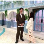 Yuko Oshima Instagram - 熊谷夫婦で朝イチ出演 今日も素敵な1日にしてくださいね💐 #スカーレット #丸熊陶業 #トシャールさん #家庭菜園照子