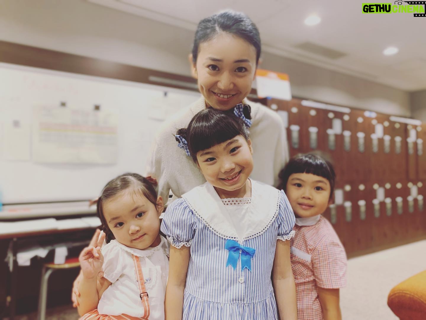 Yuko Oshima Instagram - 熊谷夫妻の4人目は どっちなんでしょうかね〜? 4人目のこと 忘れずにいてくださいね😜❤️ #スカーレット #雪子 #芽ぐみ #真里子 #熊谷家のかしまし娘