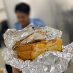 Yuko Oshima Instagram - 教場でいつも手作りご飯を 持ってきてくれた人がいました🍙🥪🥕 と言っても 食べてるところを 春奈といっしょになって せがんでいたら 次から作ってきてくれた、という、、、😜😋 それは誰でしょうか。。。？？ #教場 #毎回美味しかったなぁ #味方良介 #味方飯 #ありがとうございました #感謝🙏 #今日夜9時から #放送ですよ