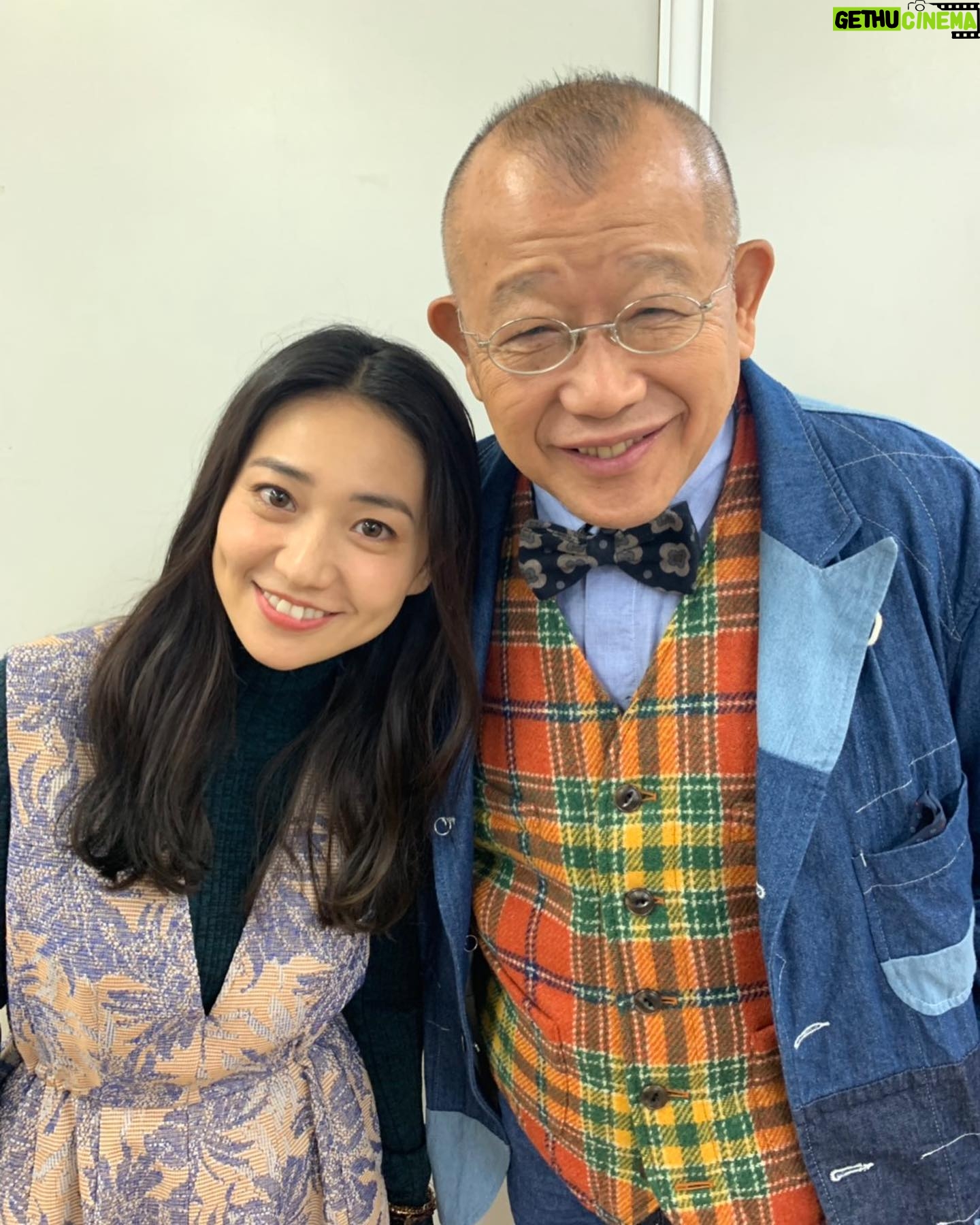 Yuko Oshima Instagram - 今日はNHK「鶴瓶の家族に乾杯」 に出演いたします! 19:30〜です〜 鶴瓶さんと鹿児島の阿久根市にお邪魔しました🍀 ぶっつけ旅、ということでドギマギしましたが阿久根市のみなさんの 温もりある人柄に吸い込まれるように いろんな方に出逢い、お話を聞いてきました〜✨ どんな人と出逢い、どんな話をしたのか ぜひ、番組を見ていただけたらな、と思います🐥 #しあわせおじさん #鶴瓶さん #鶴瓶の家族に乾杯 #鹿児島県 #阿久根市