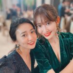 Yuko Oshima Instagram - 10/22 麻里ちゃんのウェディングパーティーに招待していただきました💝💫✨ 旦那さんとはお会いしたことなかったんだけど、隣にいる麻里ちゃんがとても楽しそうで、心地よさそうだったので、きっと素敵な人なんだろうな〜と感じました🌷 改めまして、結婚おめでとうございます💟✨ そして、プチ同窓会のようなテーブル席は一気に昔に戻ったかのようにワイワイして すごく楽しい時間でした ともちんの相変わらずのハートのピュアさだったり 近くにはAKB時代にお世話になった衣装のしのぶとまつがいたり ウェディング何着てく〜？ こんなのどうかな〜？って私から送ったドレスの写真に 寄せてきたドレスで登場する愛らしい小嶋さんとか🤭❤️ 新しい命も健やかに育ち、出逢える日を楽しみにしてます🕊 麻里ちゃん、旦那さん 末永くお幸せに。。。💍✨
