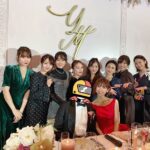 Yuko Oshima Instagram - 10/22 麻里ちゃんのウェディングパーティーに招待していただきました💝💫✨ 旦那さんとはお会いしたことなかったんだけど、隣にいる麻里ちゃんがとても楽しそうで、心地よさそうだったので、きっと素敵な人なんだろうな〜と感じました🌷 改めまして、結婚おめでとうございます💟✨ そして、プチ同窓会のようなテーブル席は一気に昔に戻ったかのようにワイワイして すごく楽しい時間でした ともちんの相変わらずのハートのピュアさだったり 近くにはAKB時代にお世話になった衣装のしのぶとまつがいたり ウェディング何着てく〜？ こんなのどうかな〜？って私から送ったドレスの写真に 寄せてきたドレスで登場する愛らしい小嶋さんとか🤭❤️ 新しい命も健やかに育ち、出逢える日を楽しみにしてます🕊 麻里ちゃん、旦那さん 末永くお幸せに。。。💍✨