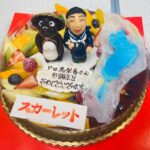 Yuko Oshima Instagram - 2019/08/17はスカーレット主人公の戸田恵梨香さん @toda_erika.official のお誕生日でした👑✨ 現場でお祝い👏🏻 同じ年の女優さんとしても人間としても、魅力があって尊敬してます😌一番は笑った顔が好き!! おめでとう〜〜〜💐✨ #スカーレット #2枚目は信楽の土で出来たケーキ #重いで〜