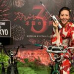 Yuko Oshima Instagram - 興奮が冷めやらないので連続投稿申し訳ない🙏 イベント会場は日本の夏祭り風🎇🇯🇵✨ 彼らに話を聞いたら、滞在はすごく短いとのこと。 こうして来てくれたキャストの皆さんに少しでも日本を味わっていただけたら嬉しいですね😊 そしてストレンジャーシングスファンのみなさんには、デモゴルゴンのキャンディやら、イレブンのお気に入りワッフルやら、STデザインの服が予約できたり、と屋台を楽しんでもらえたようで 私も楽しんじゃいました 『Code Red!!!』って言うしかない⛑ #strangerthingsseason3