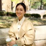 Yuko Oshima Instagram - 「“救世主”か”怪物”か 始動！AI進化論」 5月5日(日) 19時〜 BSテレ東で放送されます 人工知能を研究する大学教授、各企業に 取材してまいりました!! 進化していく世界中の技術と私たちの生活がどう関わってともに歩んでいくのか ヒントになる番組になっています🎀 ぜひ、ご覧ください #2枚目の写真は #もっとこっちに寄りなよって #メイクさんを引き寄せている #思いと裏腹な表情しちゃうAI優子です