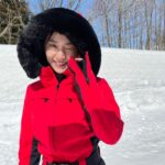 Yuko Oshima Instagram - 盛れてる自分の写真載せるわ🤍 真っ白の雪がレフ板になってくれて るの これがゲレンデマジックってやつね🏂 雪上アクションも見どころです😎✨ #七人の秘書 #絶賛公開中