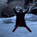 Yuko Oshima Instagram - 七人の秘書 THE MOVIE は雪の中での撮影⛄️❄️ みんな凍えながら撮影してました そんな中、不二子と三和は 無邪気に雪と戯れる🤍 #七人の秘書