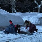 Yuko Oshima Instagram - 七人の秘書 THE MOVIE は雪の中での撮影⛄️❄️ みんな凍えながら撮影してました そんな中、不二子と三和は 無邪気に雪と戯れる🤍 #七人の秘書