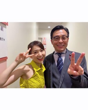 Oshima Yuko Instagram - いよいよ明日 10月7日は
劇場版 七人の秘書 が公開されます👏🏻✨

ドラマ版から
悪もアクションも裏家業もスケールアップしてお届けします💫‼️

劇場版では久しぶりにお会いする方々と再会💟

朝ドラ スカーレットでチビ照を演じた横溝菜帆ちゃん🐰💓
久しぶりに会ったら大きくなっていたー😆似てるかな？？W照子🥕

光石さんとはコートダジュールNo.10で社交ダンスを踊った仲😂
いつもニコニコで大好きな俳優さん💓

鶴瓶さ〜ん！！会うと安心する師匠ですが、今回は大敵です⚡️

まだまだ他にも豪華キャストが揃っている劇場版 七人の秘書ですので
映画館に足を運んでくださいね🥰

#七人の秘書
#よく見たら2枚目の私
#歯紅してるよ😘
#会えて消さないよ😘
