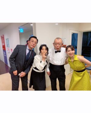 Oshima Yuko Instagram - いよいよ明日 10月7日は
劇場版 七人の秘書 が公開されます👏🏻✨

ドラマ版から
悪もアクションも裏家業もスケールアップしてお届けします💫‼️

劇場版では久しぶりにお会いする方々と再会💟

朝ドラ スカーレットでチビ照を演じた横溝菜帆ちゃん🐰💓
久しぶりに会ったら大きくなっていたー😆似てるかな？？W照子🥕

光石さんとはコートダジュールNo.10で社交ダンスを踊った仲😂
いつもニコニコで大好きな俳優さん💓

鶴瓶さ〜ん！！会うと安心する師匠ですが、今回は大敵です⚡️

まだまだ他にも豪華キャストが揃っている劇場版 七人の秘書ですので
映画館に足を運んでくださいね🥰

#七人の秘書
#よく見たら2枚目の私
#歯紅してるよ😘
#会えて消さないよ😘
