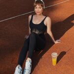 Yulia Mikhalkova-Matyukhina Instagram - Как вам такой образ ,друзья?) какая фотка больше нравится , 1….5?