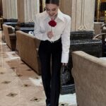 Yulia Mikhalkova-Matyukhina Instagram - Сегодня в СМИ просто ураган заголовков о том, что мне часто задают бестактные вопросы о детях, о свадьбе, о личной жизни. Я к такому праздному любопытству привыкла. Но знаю, что подобные вопросы доставляют много тревог и стеснения сотням тысяч девчонок, девушек, женщин в России. Хочу за них заступиться и еще раз повторить свою позицию по этой теме, которую изложила в Lady.Mail «В России привычка стыдить женщин, если у них после 30 лет ни семьи, ни детей. Я отношусь строго отрицательно, когда начинают тыкать пальцем и поучать других, как им строить личную жизнь. А почему у нас не стыдят "мужчин", у которых к 40 годам ни кола, ни двора, а только мощное самомнение и продавленный диван? Зато вот женщина – вынь да положь семью и семерых по лавкам. Это неправильно. Я за то, что каждый человек хозяин своей жизни. Мало ли по какой причине у нее нет детей? Не хочет, не может, не успевает. Она обязана налоги платить и соблюдать уголовный кодекс. А все остальное она не обязана». Разве я не права?