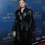 Yulia Mikhalkova-Matyukhina Instagram - Пора в кино, парам-пам-пам! Друзья, долгожданный анонс. 19 октября в российских кинотеатрах выходит в прокат «Дух Байкала» - приключенческий семейный фильм, полностью снятый на льду Байкала и в котором я дебютировала в качестве продюсера-стажера. Для меня это первая большая, серьезная работа. Волнуюсь! Что вы увидите в фильме? Фантастические по красоте пейзажи зимнего Байкала, пронзительная и очень честная семейная история, чуть-чуть юмора, немного мудрых рассуждений, а также одну маленькую нерпочку, которая заставит каждого заплакать от умиления. Обязательно сходите всей семьей, с друзьями и близкими. Посмотрите!