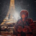 Yulia Mikhalkova-Matyukhina Instagram - Ездила в Париж. Смотрела на Эйфелеву башню. Снимала кино. Так в Челябинской области и в реальном селе Париж стартовали съемки романтической комедии "Уралочка" - совместного проекта кинокомпании «ТЕМА», онлайн-кинотеатра START и «Ол Медиа Компани» (START)👍 В центре сюжета - треугольник отношений: готовая на все ради руководящей должности притягательная карьеристка Лана, простой, но знающий себе цену водитель-дальнобойщик Гриша, работающий на снежных дорогах севера и... грузовик «Урал», к которому Гриша относится как к любимой женщине и ласково зовёт «Уралочка». Для меня это принципиально важная история по двум причинам. "Уралочка" - мой продюсерский дебют. Сложный и ответственный. Также у меня здесь одна из главных ролей. Моя героиня - сильная молодая девушка, бойкая предпринимательница, которая держит всё под контролем, берет инициативу в свои руки, в том числе в отношениях с мужчиной, которого любит. Съемки продолжаются. Новые подробности - позже😎👍