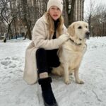 Yulia Peresild Instagram - Зима. Хочется сугробов. Пушистых снежинок. Солнца. Мороза. Я люблю зиму!!! Люблю гулять часами с моей любимой собакой. Кататься с горок. Играть в снежки. Кайфую от удобных зимних вещей. Голова в тепле в новой шапке от Eссо. Ноги в обалденно удобных теплых и непромокаемых Ecco! Наслаждаюсь зимой! К морозам готова! erid:2SDnjdj6rKa Реклама. Рекламодатель - ООО «ЭККО-РОС»
