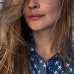 Yulia Peresild Instagram - Мне 39 лет. Я не разучилась мечтать и загадывать желания. Мечтаю о мире, любви. Всех со Старым Новым Годом! Какие у вас Мечты? P.S. У меня не ДР сегодня😂❤️