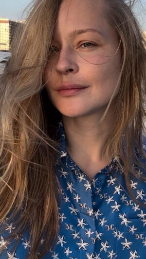 Yulia Peresild Instagram - Мне 39 лет. Я не разучилась мечтать и загадывать желания. Мечтаю о мире, любви.

Всех со Старым Новым Годом! Какие у вас Мечты?

P.S. У меня не ДР сегодня😂❤️