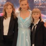 Yulia Peresild Instagram - Никаких итогов прошлого года я не подводила, да и не хочу. Просто хочу сказать спасибо всем, кто был со мной в этом году рядом. И поблагодарить пространство за то, что оно было ко мне благосклонно и давало силы. Спасибо моей Профессии - она дает возможность не сойти с ума и продолжать создавать. А не это ли высшее благо в эпоху разрушений. Спасибо моей семье @anka.peresild_ @peresild_masha @irina.peresild @s_vialtsev @mihailtroynik. Спасибо моей команде @n_algereeva @ipritulenko @o.margo.music @daria_timkina @lerche_julia - год валил нас с ног от усталости и количества информации, но мы продержались и очень красиво его завершили. Спасибо моему фонду «Галчонок» @galchonok_fond и моей команде и лично Лизе @elizaveta.muravkina, что создаете мир для особенных детей и их семей... Итогов нет. Есть путь. Ежедневный труд. И одно желание нести свет и любовь ❤️