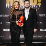 Yulia Peresild Instagram - Насыщенный декабрь. Спасибо @hello__ru за награду и за ее название - «Ты просто космос». А еще это не просто Матрешка, а настоящий Арт- объект, созданный художником Максимом Тараном. Всех благодарила, но особенно хочется, чтобы наши крутые Герои — космонавты тоже приходили на светские мероприятия и появлялись на обложках журналов, об этом тоже сказала. Ну и конечно, все награды за «Вызов», а значит они наши общие, наших экипажей, всех, кто готовил и всех, кто создавал это КИНО!!! P.S.: а мое «смелое» платье от @elisabettafranchi, красота от @beliysad и моих Кирилла, Жени и Виолетты!!!!