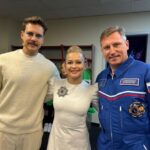 Yulia Peresild Instagram - Всемирный фестиваль молодежи. Спектакль-шоу режиссера Алексея Франдетти @frandetti - НАШ КОСМОС - огромная команда, сложное техническое и шоу, и музыкально-танцевально-драматическое действо!!! Ровно 2 часа сна. Прогон и репетиция с 2.30 ночи до 7 утра!!! Полностью без сна… на нервах. С желанием огромным создать что-то Стоящее… Просто адреналиновый шок… но все получилось!! Спасибо моим парнерам Милошу Биковичу @bikovic и Мирону Проворову @miron_provorov за собранность, за талант, за умение собраться в полном отсутствии сна и сил. Спасибо всей команде за сценой - это было испытание, спасибо танцевальной команде @larial_official, акапелла-группе @supermotiv_acappella и нашему продюсеру Насте @perovaa1 🤍 И отдельный респект космонавту Сергею Прокопьеву @prokopyev_iss!