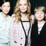 Yulia Peresild Instagram - Премьера «Бременских музыкантов» ❤️ Я Мама Трубадура! Мы с моими красотками @anka.peresild_ @peresild_masha сходили в кино! Всем поздравления!! Style @masterpeace.masterpeace @evgenialinovich Makeup&hair @beliysad
