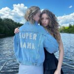Yulia Peresild Instagram - Моя дорогая Девочка @anka.peresild_! Будь счастлива! 🌷🌷🌷 и помни, что ты никому ничего не должна! 🌷Ты свободна! Ты прекрасна! Живи в удовольствие! Люби людей! Дари свет! Дыши и радуйся! И благодари 🙏 пространство, друзей, родных, учителей за любые Дары ❤️ С Днем Рождения!!! Спасибо @abertonyachts @kristina_yachtbroker @vodniy_restaurant!!