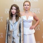 Yulia Peresild Instagram - Спасибо большое киноакадемии за мою награду «Первая актриса-космонавт», я действительно не ожидала, что это будет выделено в отдельную номинацию. Поздравляю всех лауреатов, радовалась за каждого искренне и все награды заслуженны. Особенно, конечно, радуюсь за своего однокурсника Женю Ткачука @hudruktkachuk! Вчера фильм «Вызов», посмотренный миллионами зрителей нашей страны и мира, не получил ни одной Кинонаграды. Команды «Вызова» в зале не было и я не смогла лично сказать каждому слова, поэтому напишу здесь. Дорогие причастные к этому Событию люди - киношники и космическая отрасль, я горжусь вами, нами!!! И всеми вместе и каждым по отдельности! Не грустите, не унывайте, не обижайтесь, не злитесь!! Фильм «Вызов», несмотря на сложность коммуникации сегодня, смотрят зрители всего Мира, смотрят на русском языке. Мы своими силами, своим трудом, талантом, невероятным риском, страхом смерти вписали Российское Кино золотыми буквами в мировую Историю!!! Российское КИНО - первое в Космосе. Это у нас не отнять уже никогда. И это наш вклад большой и настоящий в нашу страну. Поэтому радуемся, что это с нами было. Мой космический бро @klim_shipenko, ты единственный режиссер на нашей прекрасной планете, кто мог сделать это кино и ты это сделал. У нас ПОЛУЧИЛОСЬ. И нам будет, что рассказать нашим внукам 😂, чего нам это стоило!! Спасибо Константину Эрнсту, Дмитрию Рогозину, Эдуарду Илояну, что взяли на себя такие риски! Спасибо, космическая отрасль, что вы так круто отобрали и подготовили за пару месяцев в космос! Спасибо нашим командирам - они просто Герои во всех смыслах слова! И наша КиноКоманда - художники всех цехов, светики, операторы, режиссеры, планировщики, монтажеры, супервайзеры, водители, ассистенты по актерам - каждый-каждый - вы в моем сердце - лауреаты точно. Каждое зернышко вашей любви - это вклад! Я вас благодарю! Горжусь! P.S.: просто вспомните наш перелет Байконур-Москва 🌷 наши песни, наше счастье от каждых снятых секунд, и улыбнитесь!!! Люблю! Ура!!! Style @bosco_di_ciliegi @passage.bosco @loginov.store Makeup&Hair @beliysad @1tv @gctc_official @roscosmosofficial @start.ru @yellow_black_and_white_