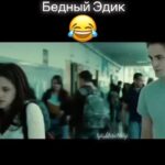 Yuliya Solomonova Instagram - Милый, хороший, ну что ты опять на пафосе? Села зарядка на сотовом, или кушаешь? Чувства как дети — им нужно менять памперсы, Грудью кормить, а потом творожком «Агушею». Мне всё мерещатся в полночь плохие случаи, Про седину и про злое ребро бесовское. Ты же такой у меня нереальный пупсичек, Падаешь на колыбель со своими сосками. Как мне уверовать в притчу, что это — мелочи? Как мне, Малыш, над тобой не дежурить издали? Если б любовь была голубоглазой девочкой, Многие люди ее бы давно отпиздили! . #СолаМонова, 2011 #стихи #отношения #мем #юмор